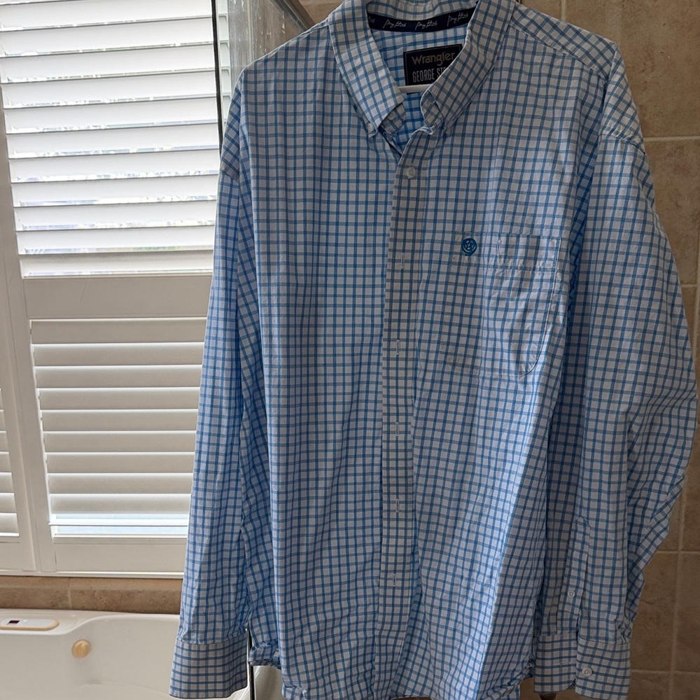 Wrangler Men’s Blue & White Checked Button-Down Shirt
